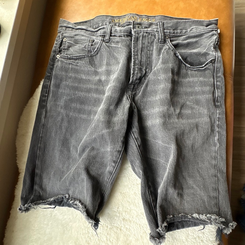 American Eagle Mens Faded Black Denim Cutoff Shorts‎ Raw Hem Size 34 100% Cotton